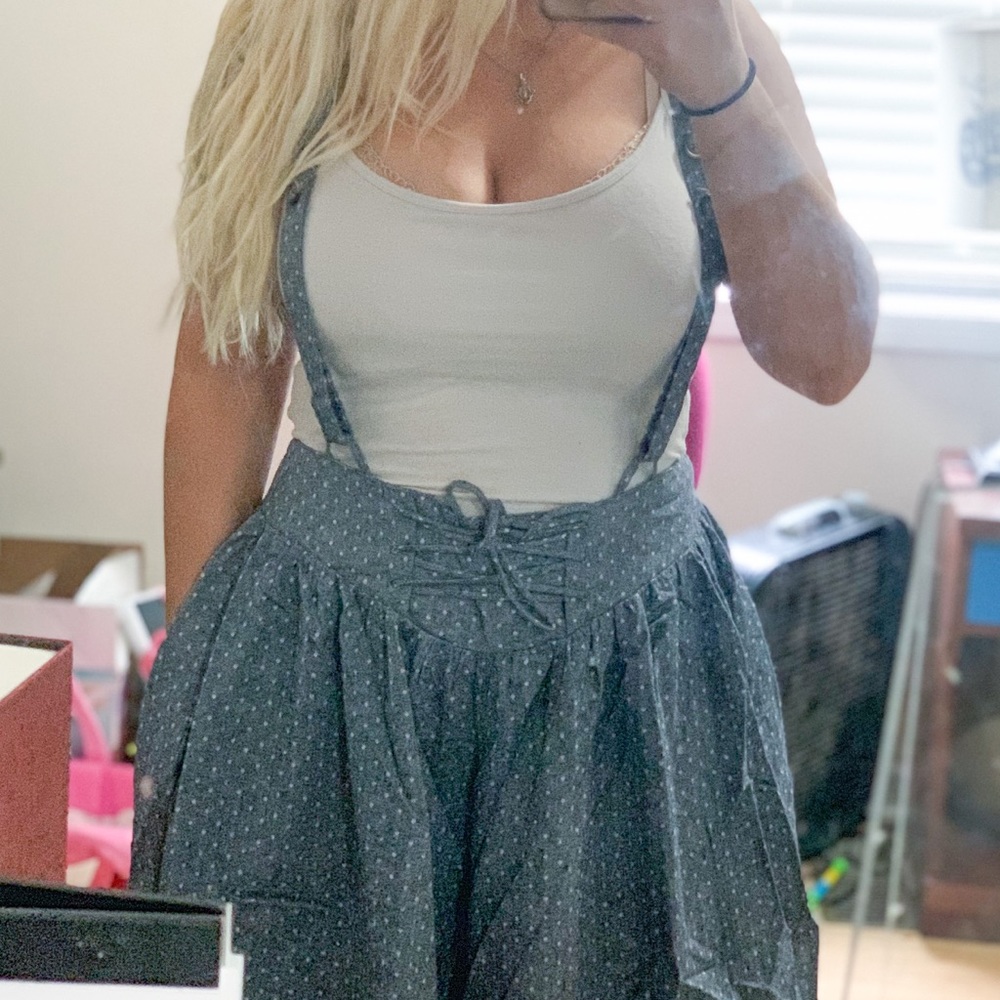 Closet clear out 🚨 Wide leg jumpsuit overalls - Picture 3 of 3